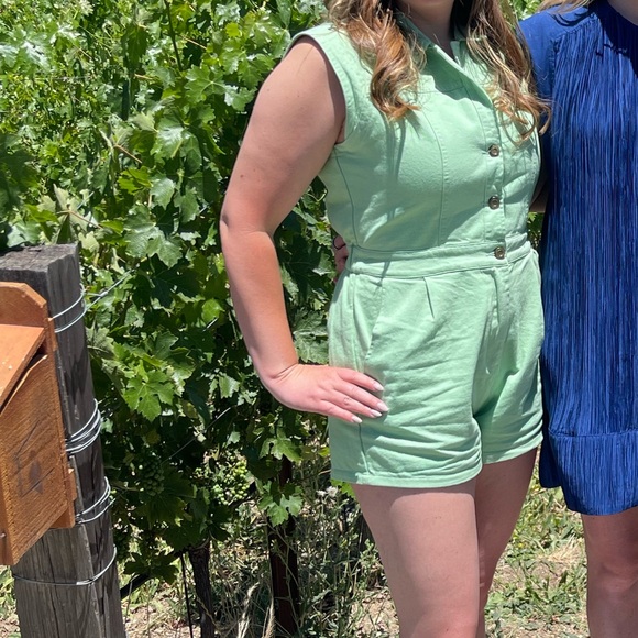 Green Sleeveless Button-Up Romper - Picture 3 of 3
